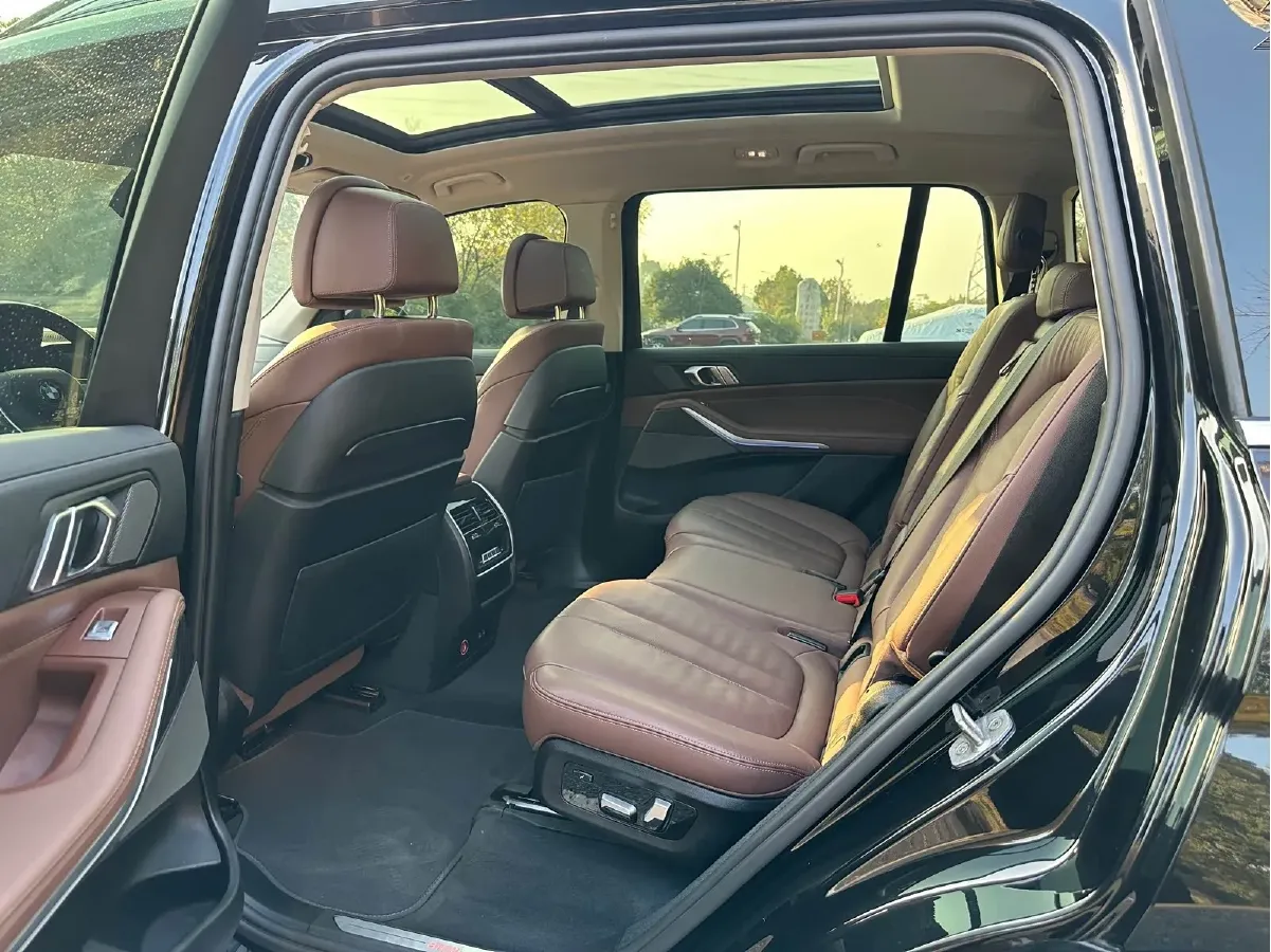 2022 BMW X7 3.0T 340HP L6 8AT,autocango,china used car exporter,china ev exporter,chinese used car exporter,chinese used ev exporter