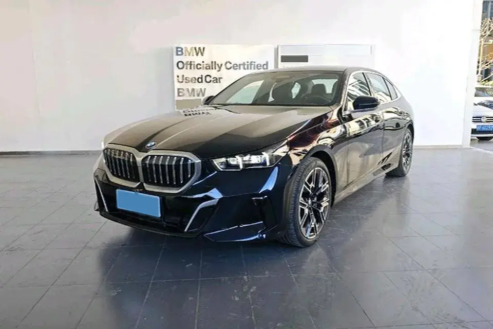 2024 BMW 5 Series 2.0T 258HP L4 8AT