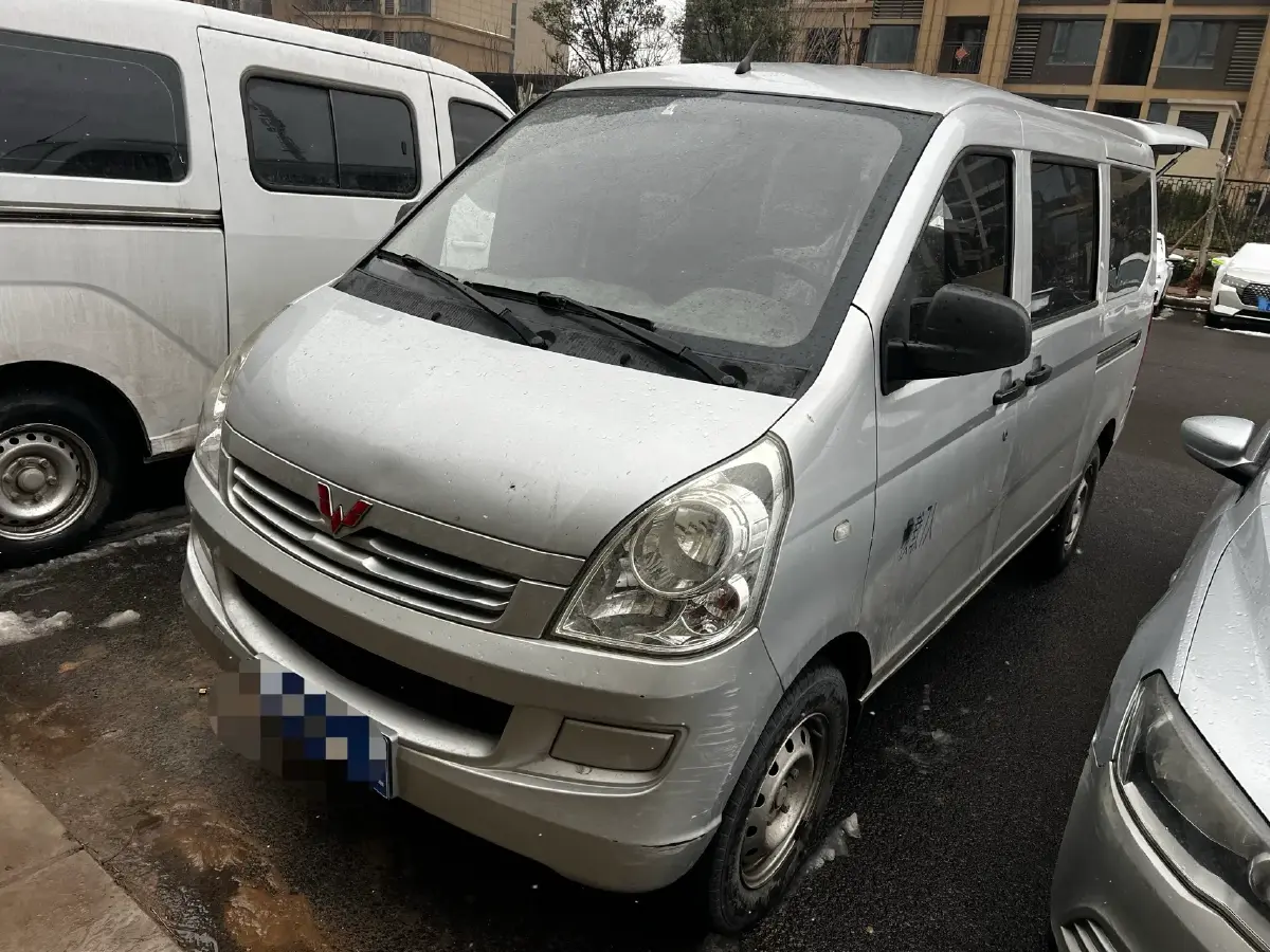2014 WuLing RongGuang 1.5L 107HP L4 5MT