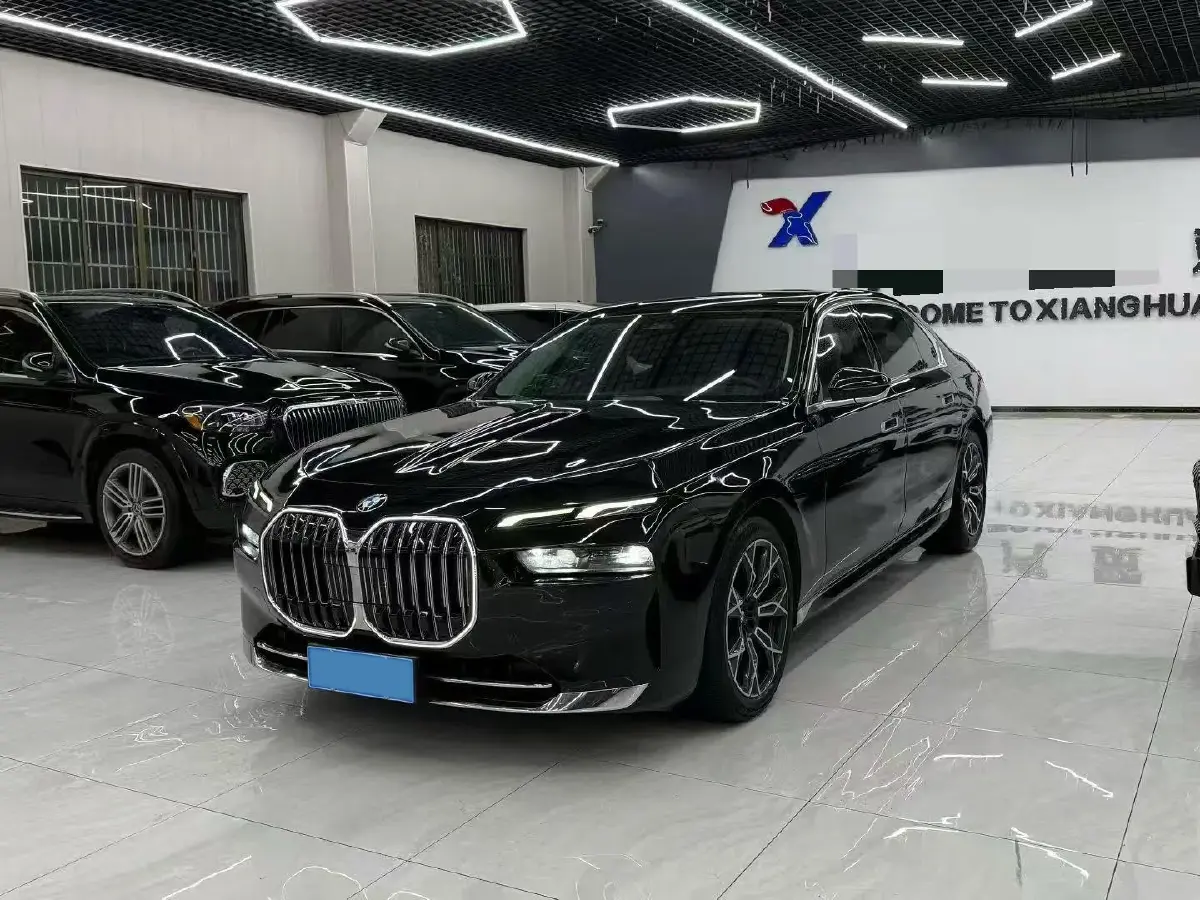 2023 BMW 7 Series 3.0T 272HP L6 8AT