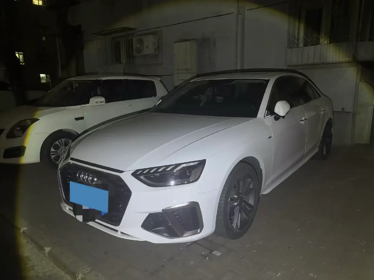 2022 Audi A4L 2.0T 190HP L4 7DCT