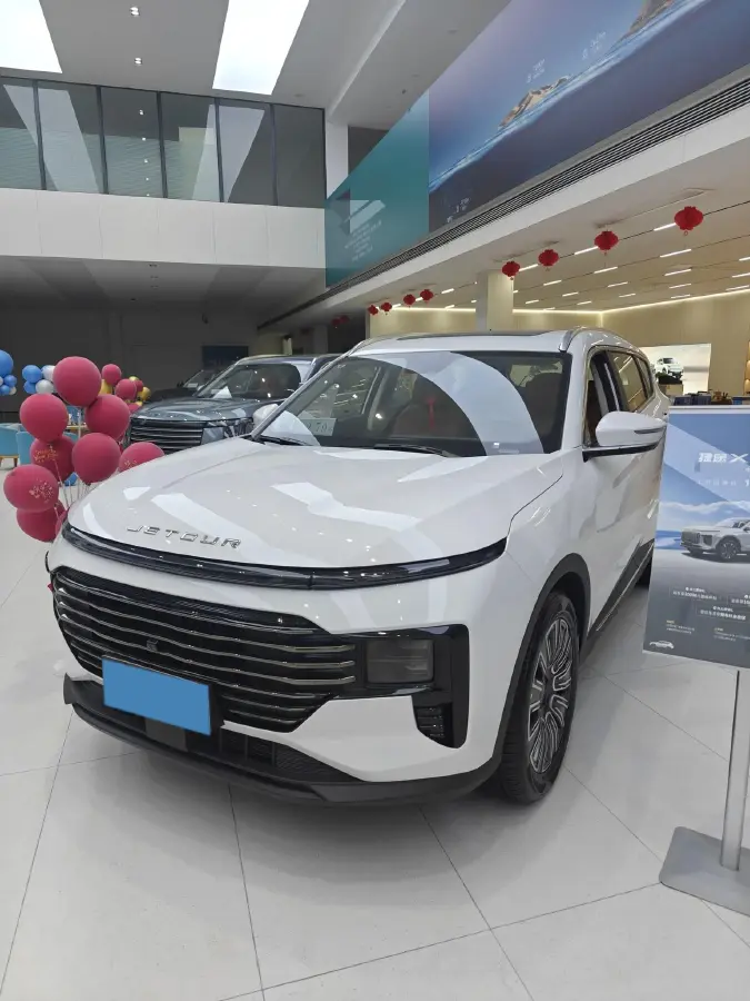 2025 Jetour DASHING 1.5T 184HP L4 7DCT