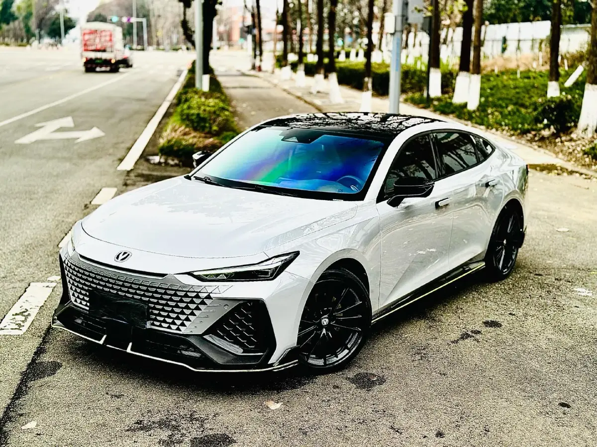 2022 ChangAn UNI-V 2.0T 233HP L4 8AT