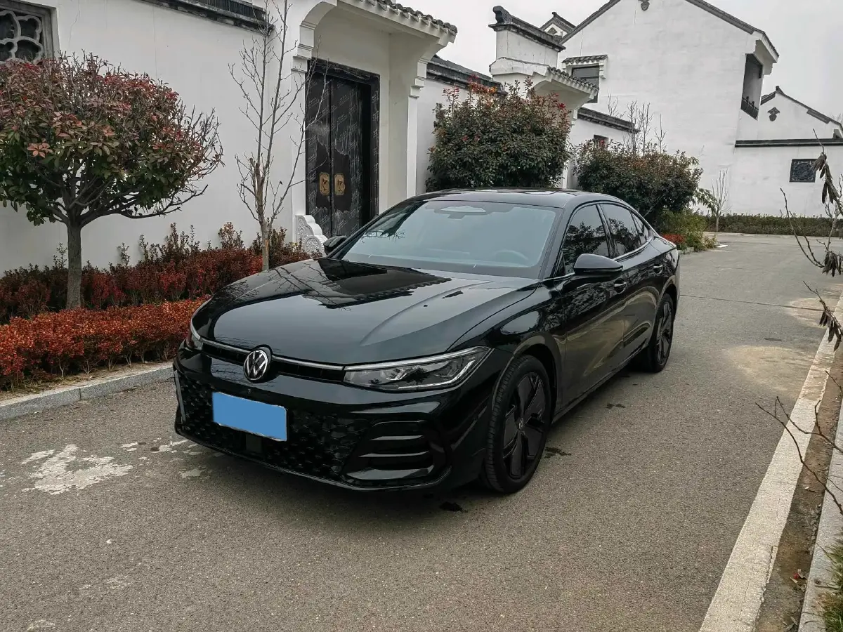 2025 Volkswagen Passat 2.0T 220HP L4 7DCT