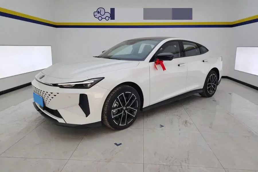 2024 ChangAn UNI-V iDD 1.5L 110HP L4 E-CVT PHEV 18.99KWH