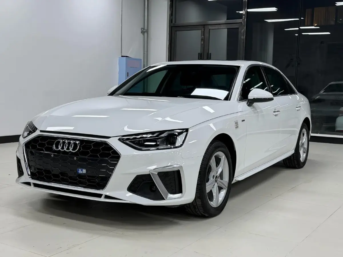2022 Audi A4L 2.0T 150HP L4 7DCT