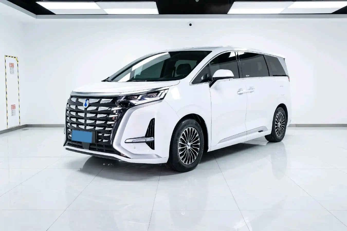 2024 Denza D9 1.5T 139HP L4 E-CVT PHEV 40KWH