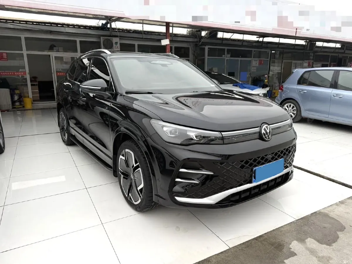 2024 Volkswagen Tiguan L 2.0T 220HP L4 7DCT,autocango,china used car exporter,china ev exporter,chinese used car exporter,chinese used ev exporter