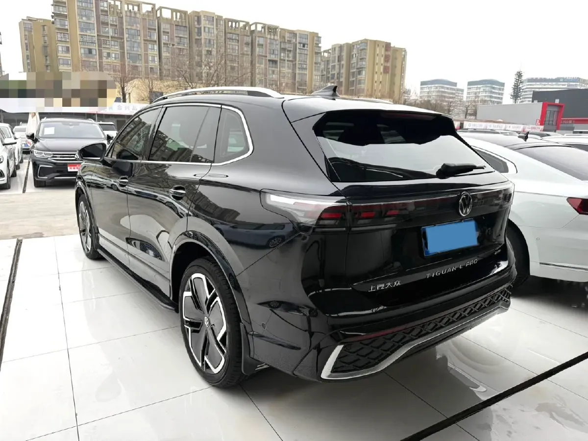 2024 Volkswagen Tiguan L 2.0T 220HP L4 7DCT,autocango,china used car exporter,china ev exporter,chinese used car exporter,chinese used ev exporter