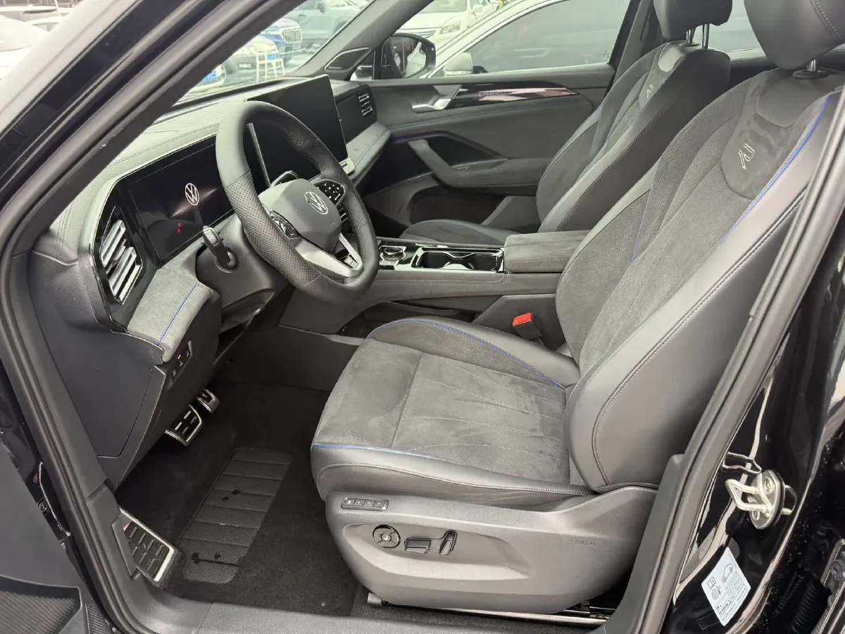 2024 Volkswagen Tiguan L 2.0T 220HP L4 7DCT,autocango,china used car exporter,china ev exporter,chinese used car exporter,chinese used ev exporter