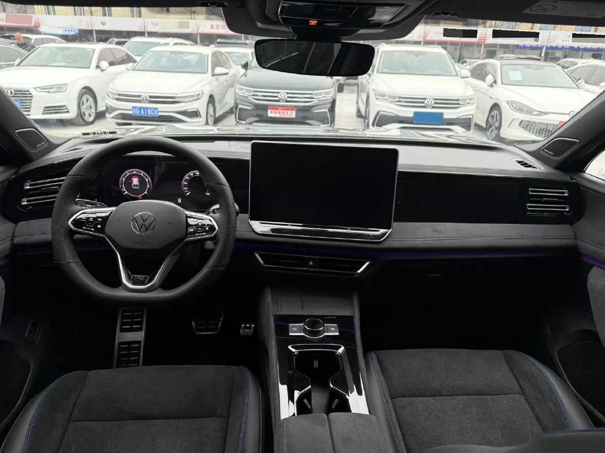 2024 Volkswagen Tiguan L 2.0T 220HP L4 7DCT,autocango,china used car exporter,china ev exporter,chinese used car exporter,chinese used ev exporter