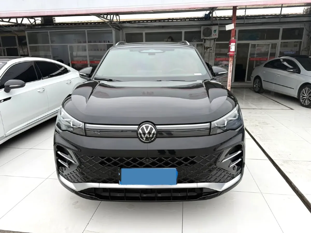 2024 Volkswagen Tiguan L 2.0T 220HP L4 7DCT,autocango,china used car exporter,china ev exporter,chinese used car exporter,chinese used ev exporter