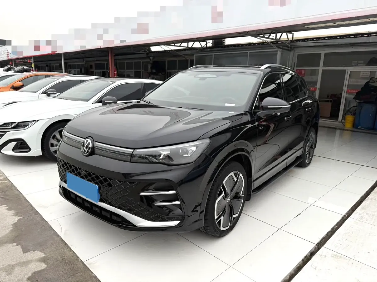 2024 Volkswagen Tiguan L 2.0T 220HP L4 7DCT,autocango,china used car exporter,china ev exporter,chinese used car exporter,chinese used ev exporter