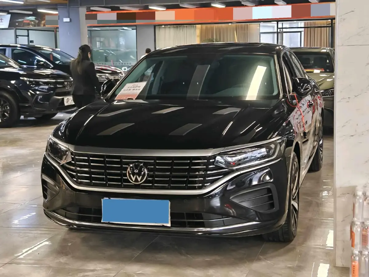 2025 Volkswagen Passat 2.0T 186HP L4 7DCT