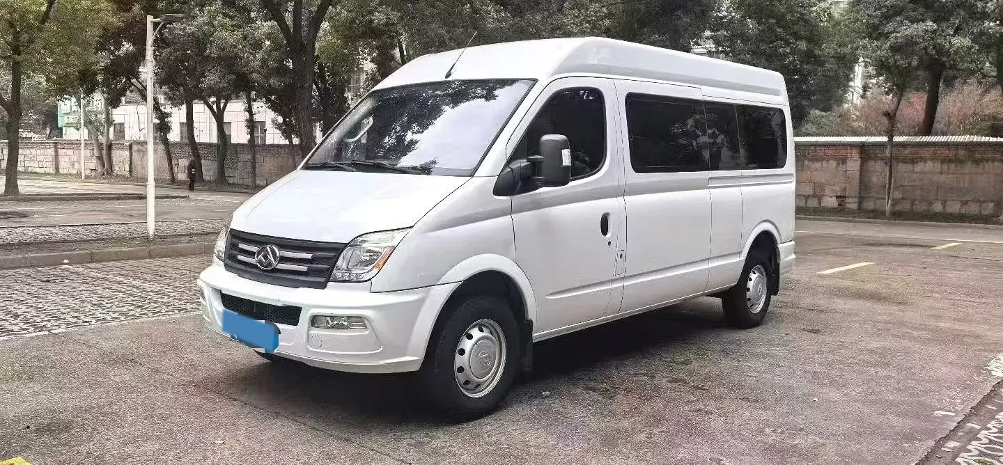 2023 MAXUS XinTu V80 2.0T 127HP L4 6MT