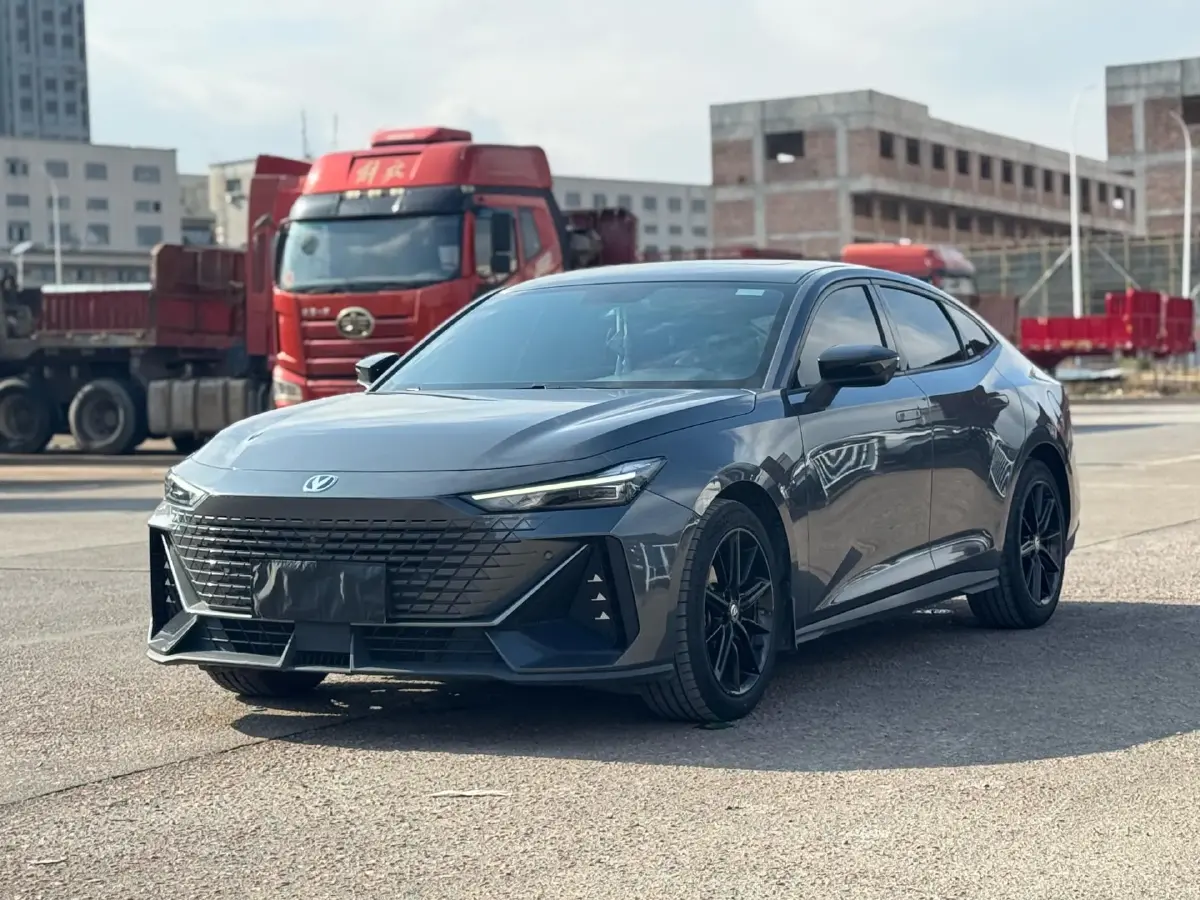 2022 ChangAn UNI-V 1.5T 188HP L4 7DCT