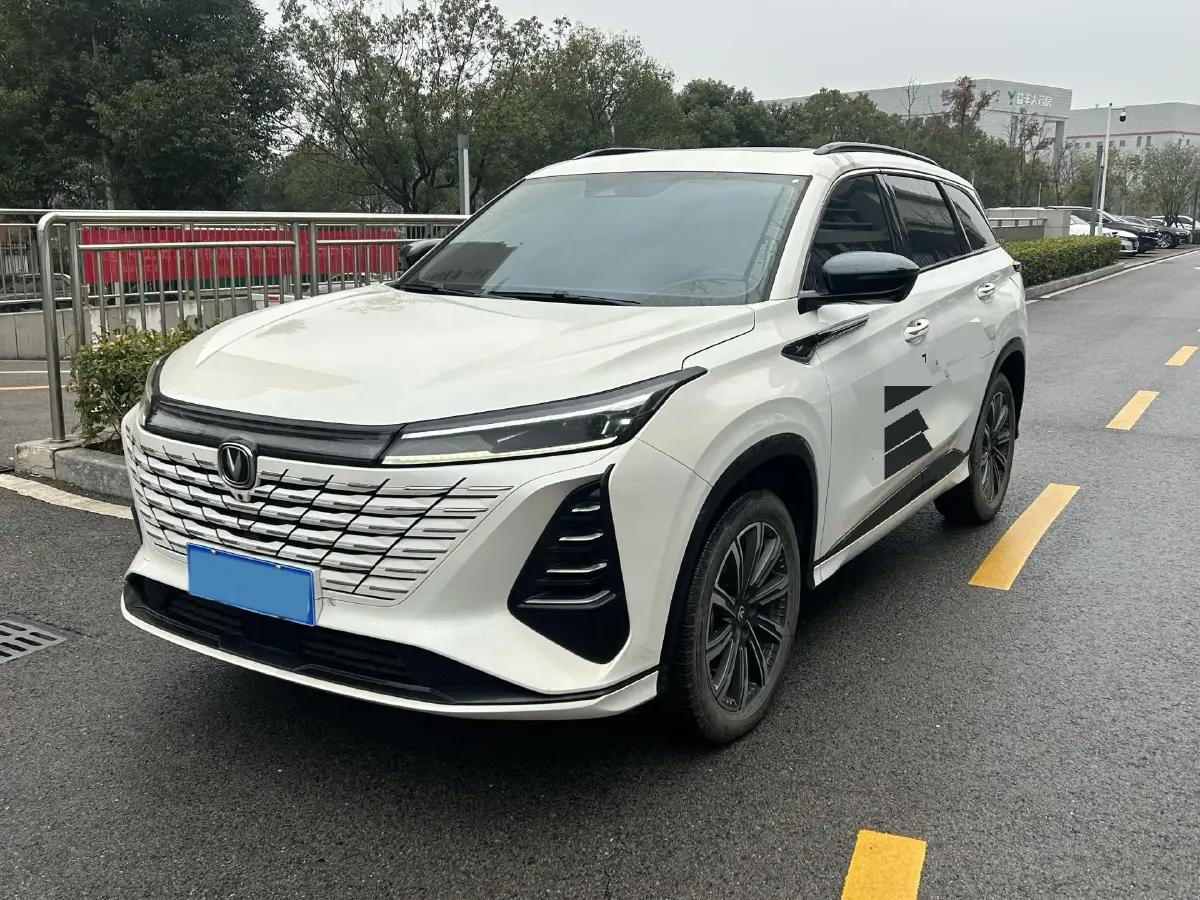 2024 ChangAn CS75 Plus 2.0T 233HP L4 8AT