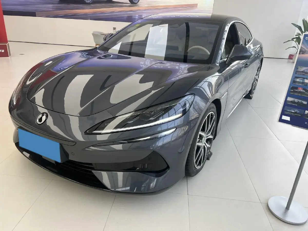 2024 Denza DenzaZ9 2.0T 207HP L4 E-CVT PHEV 38.5KWH