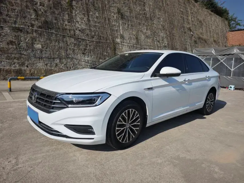 2021 Volkswagen Sagitar 1.2T 116HP L4 7DCT