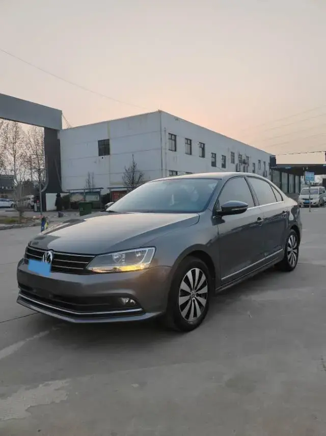 2018 Volkswagen Sagitar 1.2T 110HP L4 7DCT