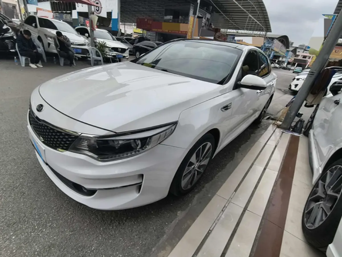 2017 Kia K5 2.0L 161HP L4 6AT