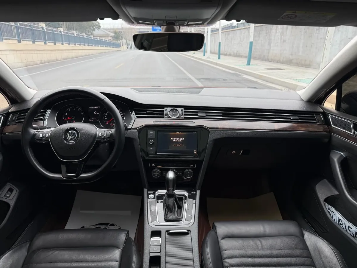 2019 Volkswagen Magotan 2.0T 186HP L4 7DCT,autocango,china used car exporter,china ev exporter,chinese used car exporter,chinese used ev exporter