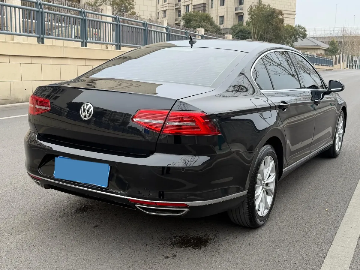 2019 Volkswagen Magotan 2.0T 186HP L4 7DCT,autocango,china used car exporter,china ev exporter,chinese used car exporter,chinese used ev exporter
