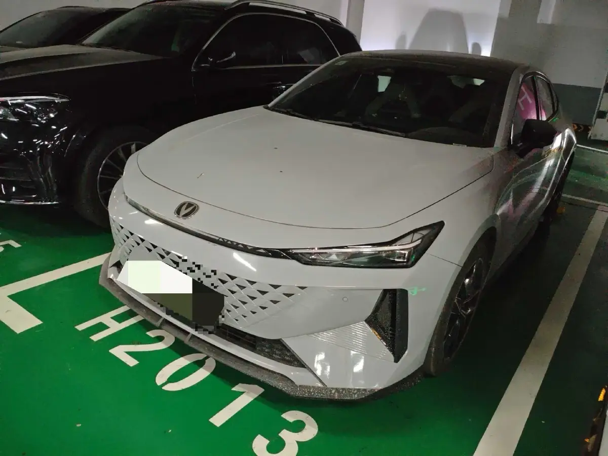 2024 ChangAn UNI-V iDD 1.5L 110HP L4 E-CVT PHEV 18.99KWH