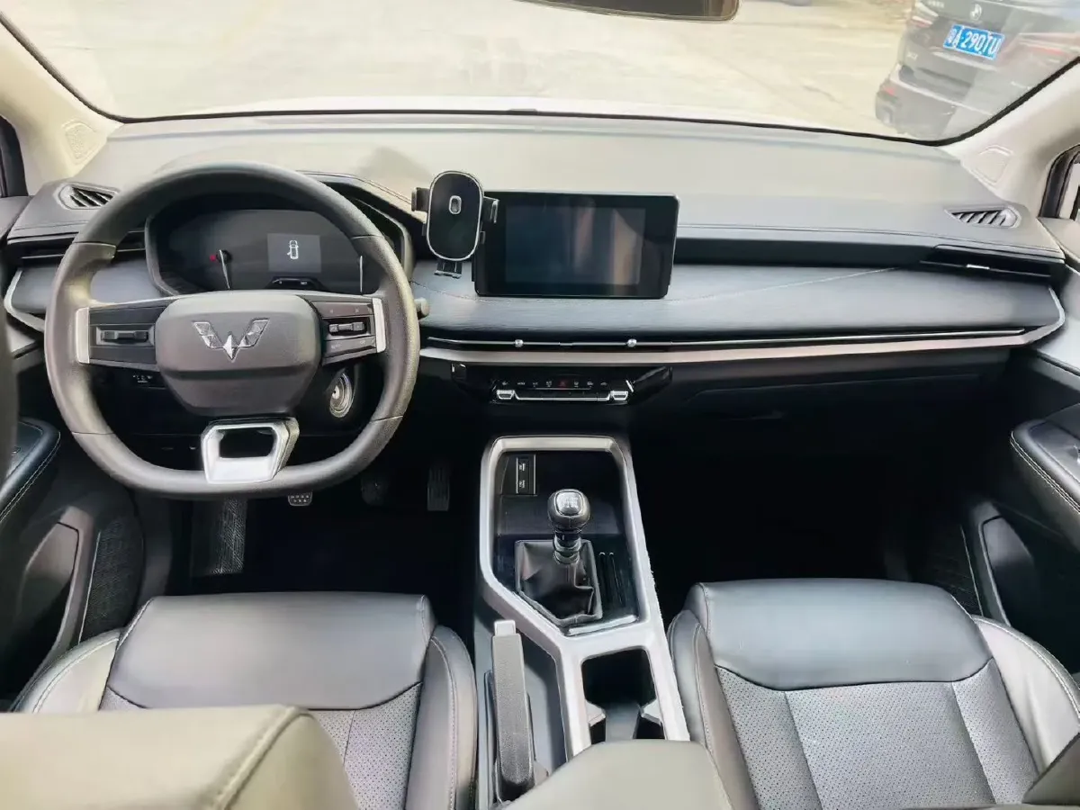 2022 WuLing JiaChen 1.5T 147HP L4 6MT,autocango,china used car exporter,china ev exporter,chinese used car exporter,chinese used ev exporter