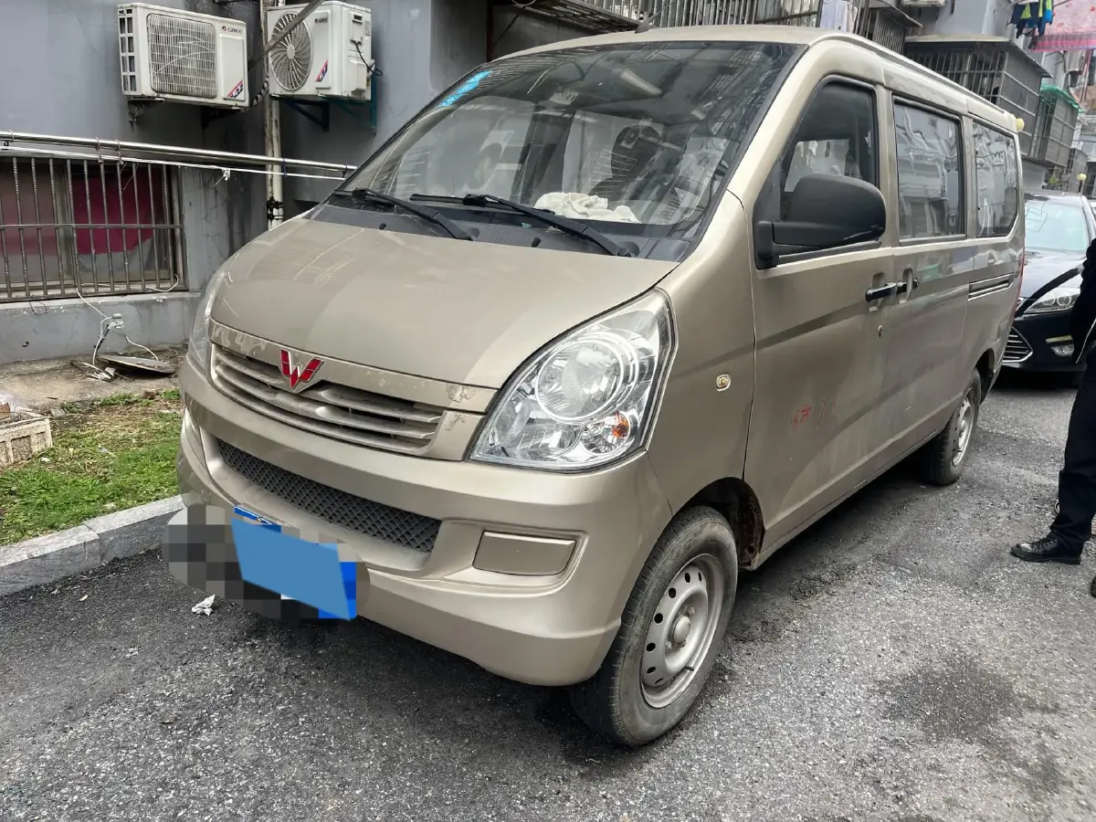 2014 WuLing RongGuang 1.5L 107HP L4 5MT