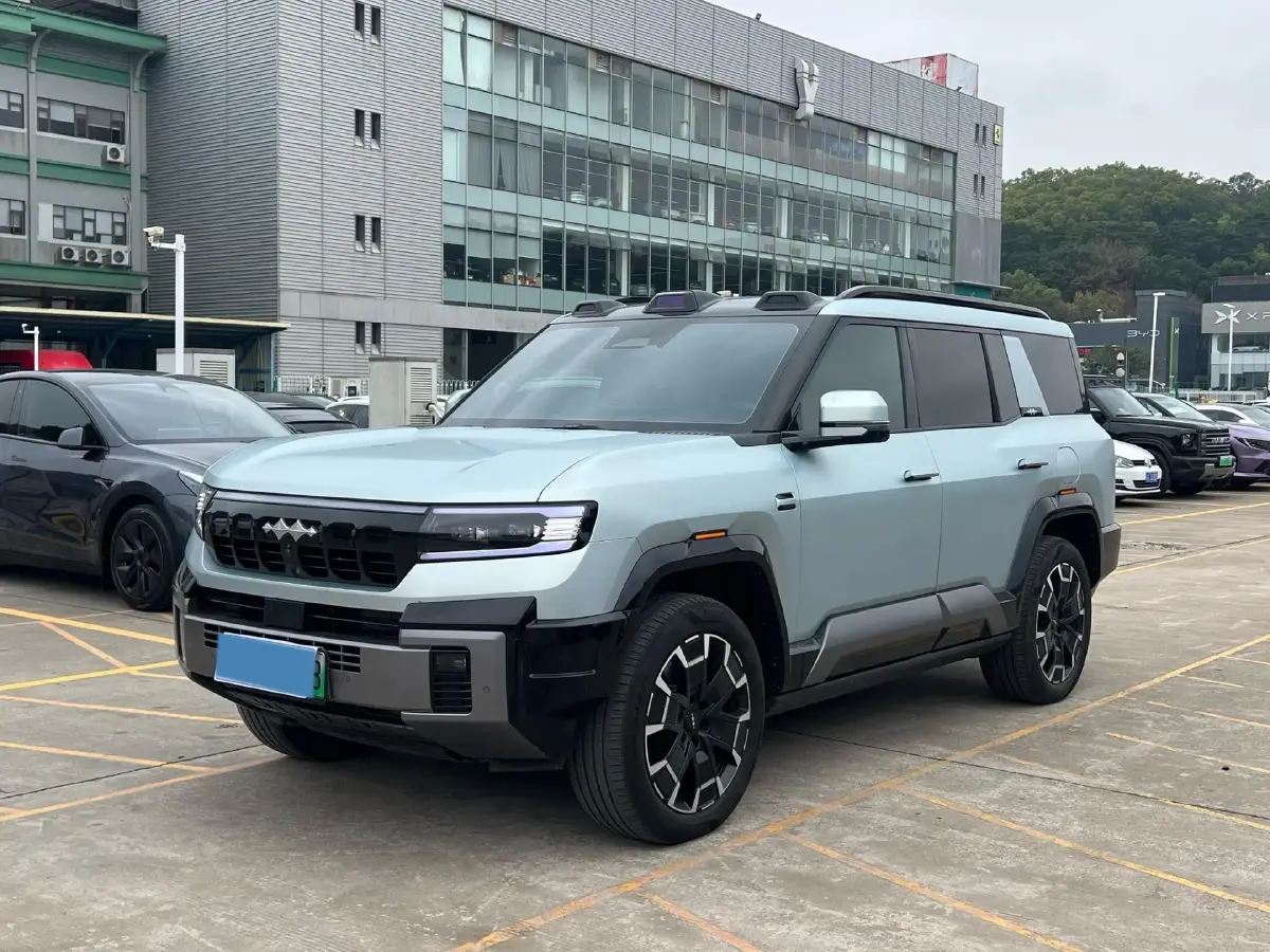 2025 FangChengBao Bao 8 2.0T 245HP L4 E-CVT PHEV 36.8KWH