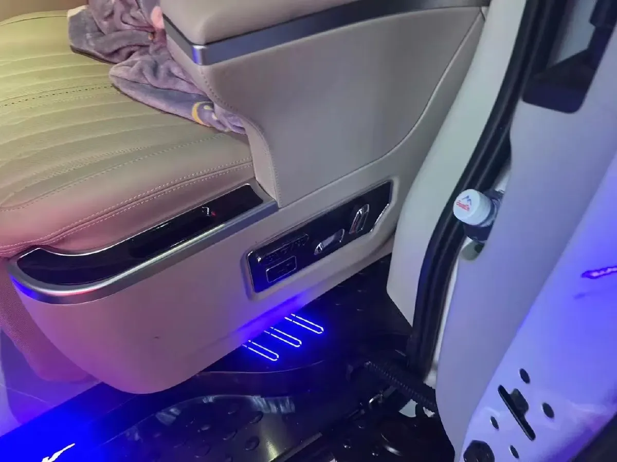 2021 Buick GL8 2.0T 237HP L4 9AT,autocango,china used car exporter,china ev exporter,chinese used car exporter,chinese used ev exporter