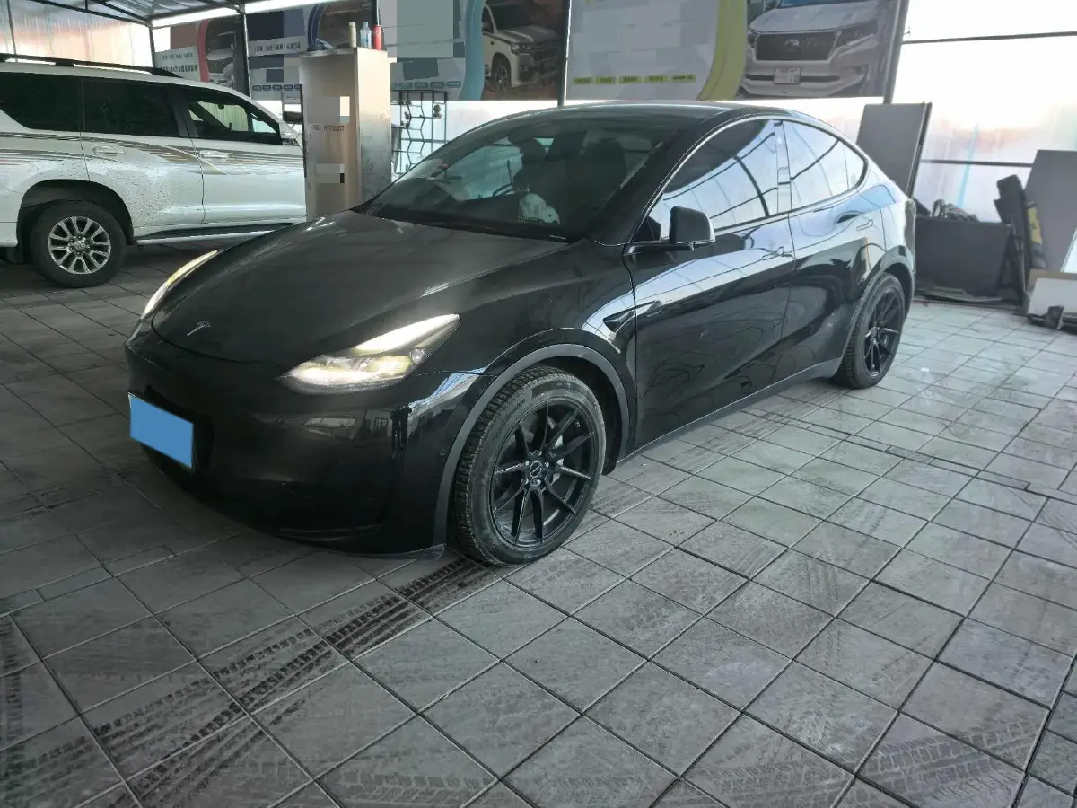 2022 Tesla Model Y BEV 60KWH