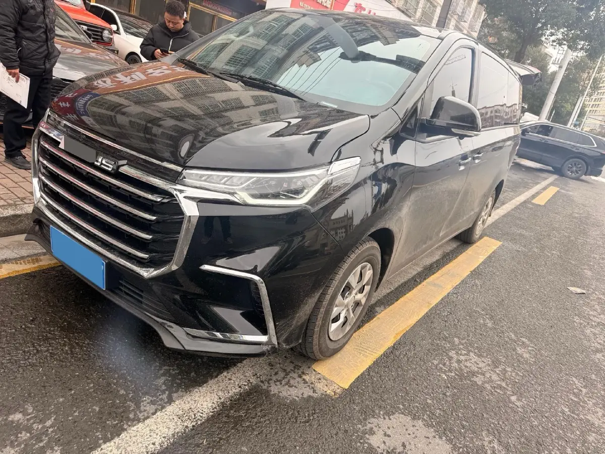 2025 MAXUS G10 2.0L 144HP L4 5MT