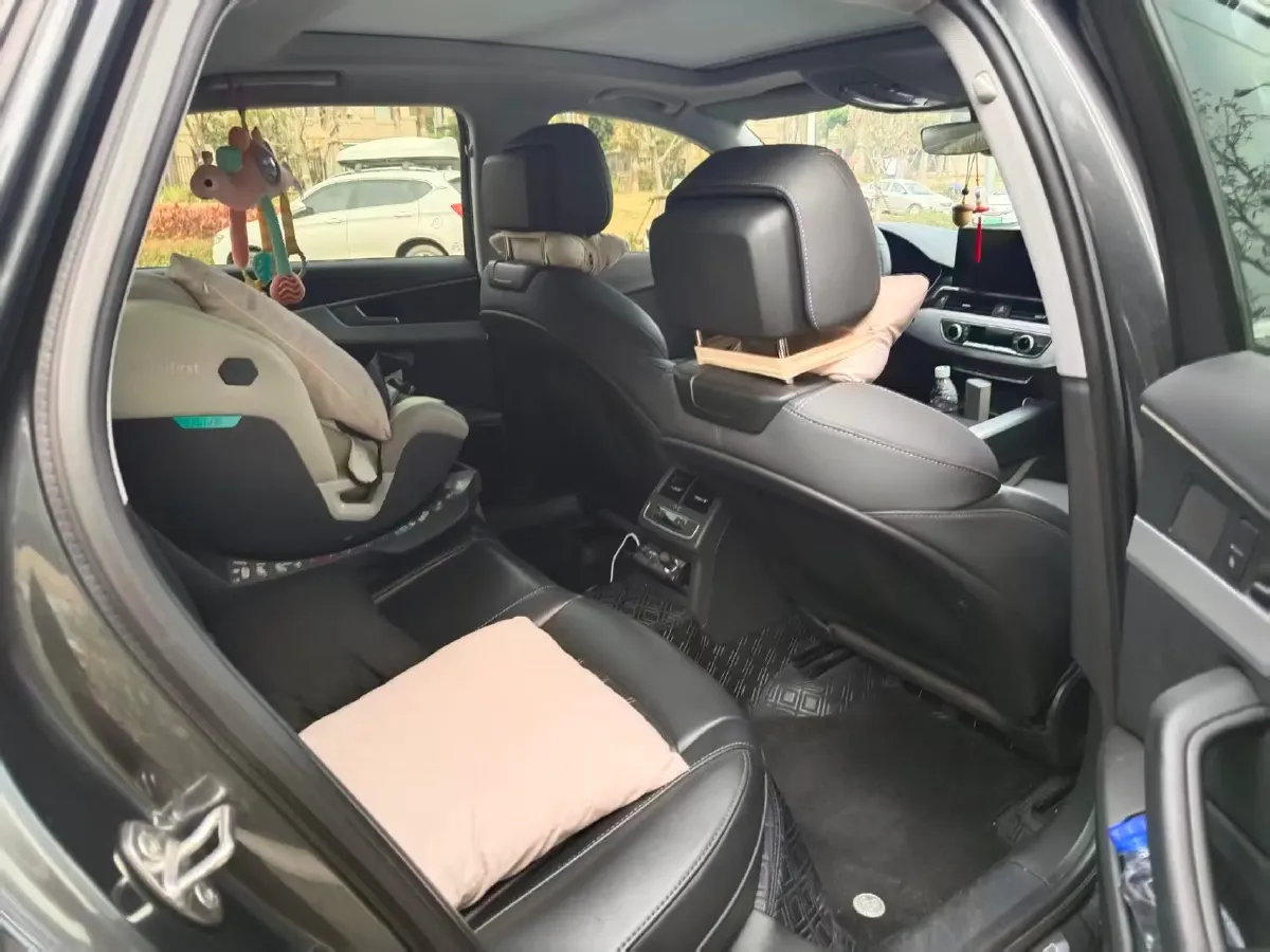 2023 Audi A4L 2.0T 190HP L4 7DCT,autocango,china used car exporter,china ev exporter,chinese used car exporter,chinese used ev exporter