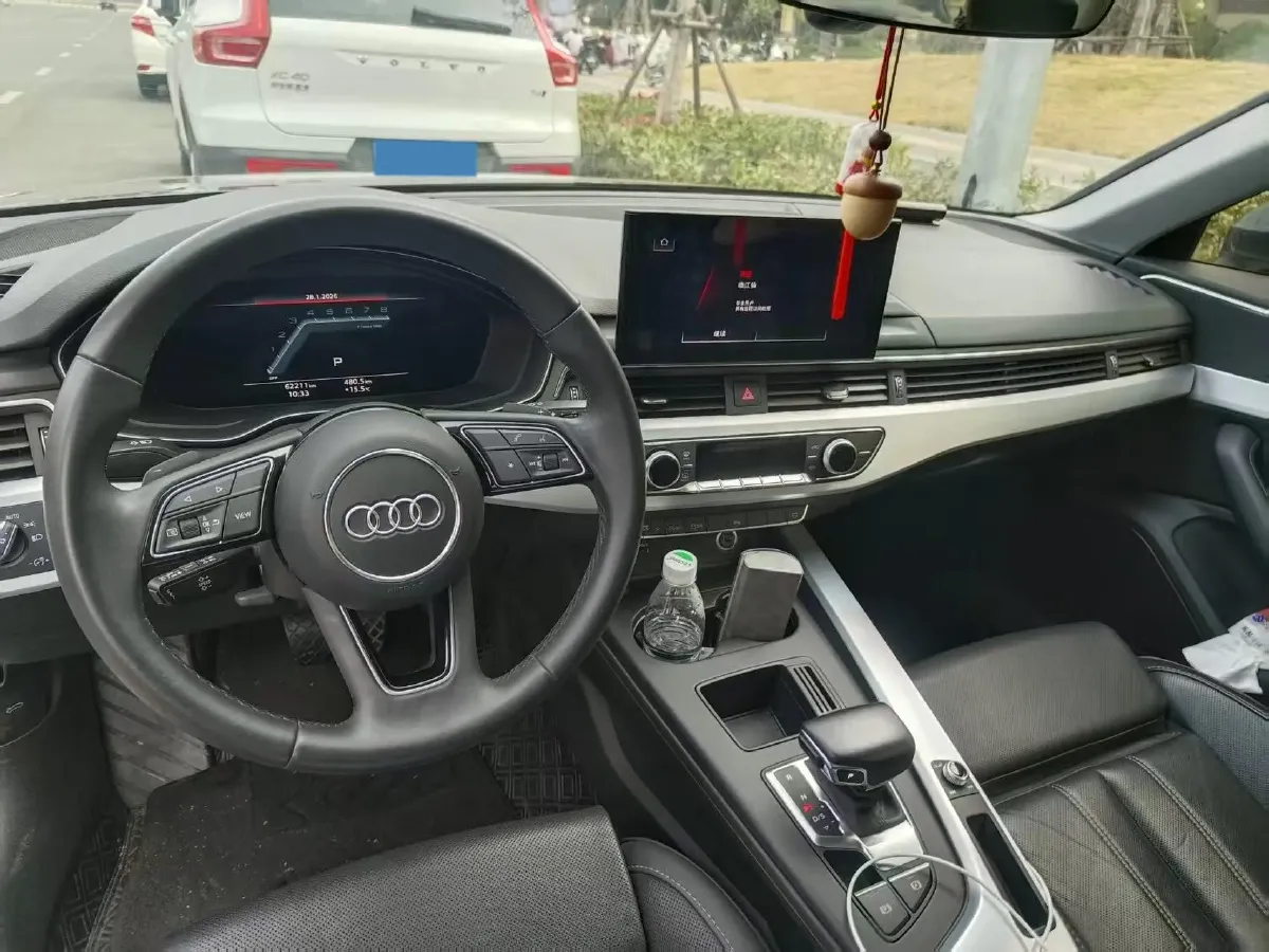 2023 Audi A4L 2.0T 190HP L4 7DCT,autocango,china used car exporter,china ev exporter,chinese used car exporter,chinese used ev exporter