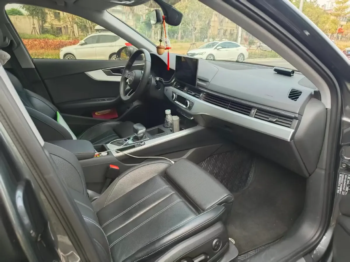 2023 Audi A4L 2.0T 190HP L4 7DCT,autocango,china used car exporter,china ev exporter,chinese used car exporter,chinese used ev exporter