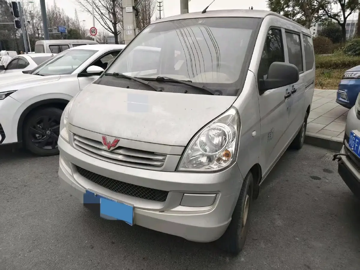 2021 WuLing RongGuang S 1.2L 76HP L4 5MT