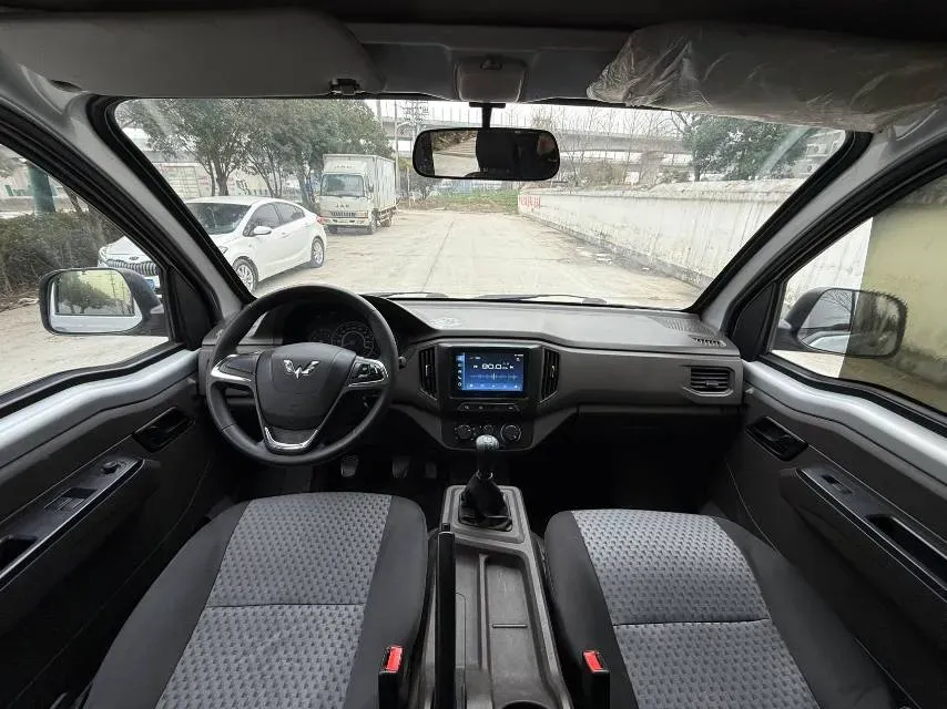 2021 WuLing RongGuang New Truck 1.8L 125HP L4 5MT,autocango,china used car exporter,china ev exporter,chinese used car exporter,chinese used ev exporter