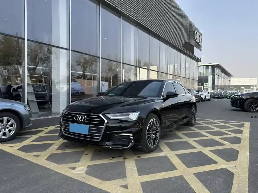 2020 Audi A6L 2.0T 252HP L4 7DCT PHEV 14.1KWH