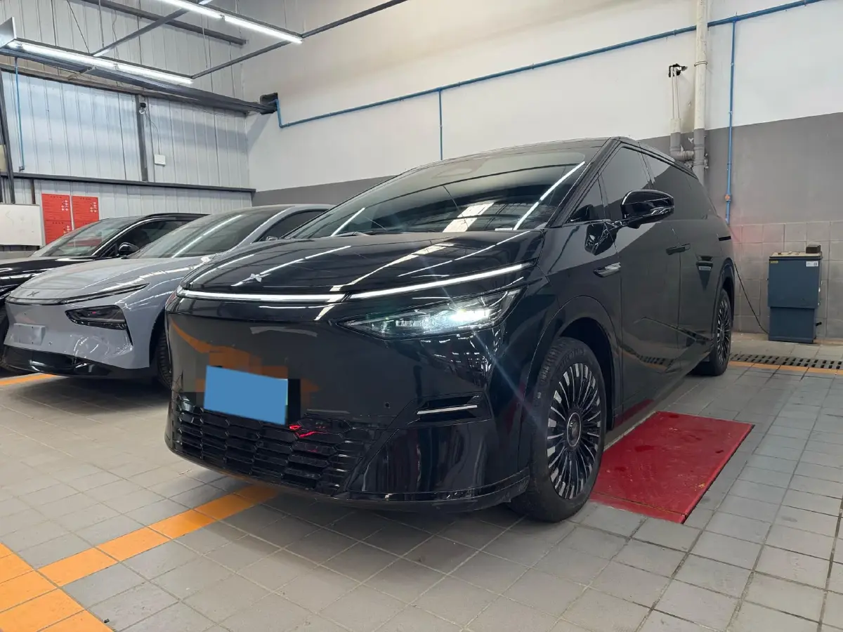 2025 Xpeng X9 BEV