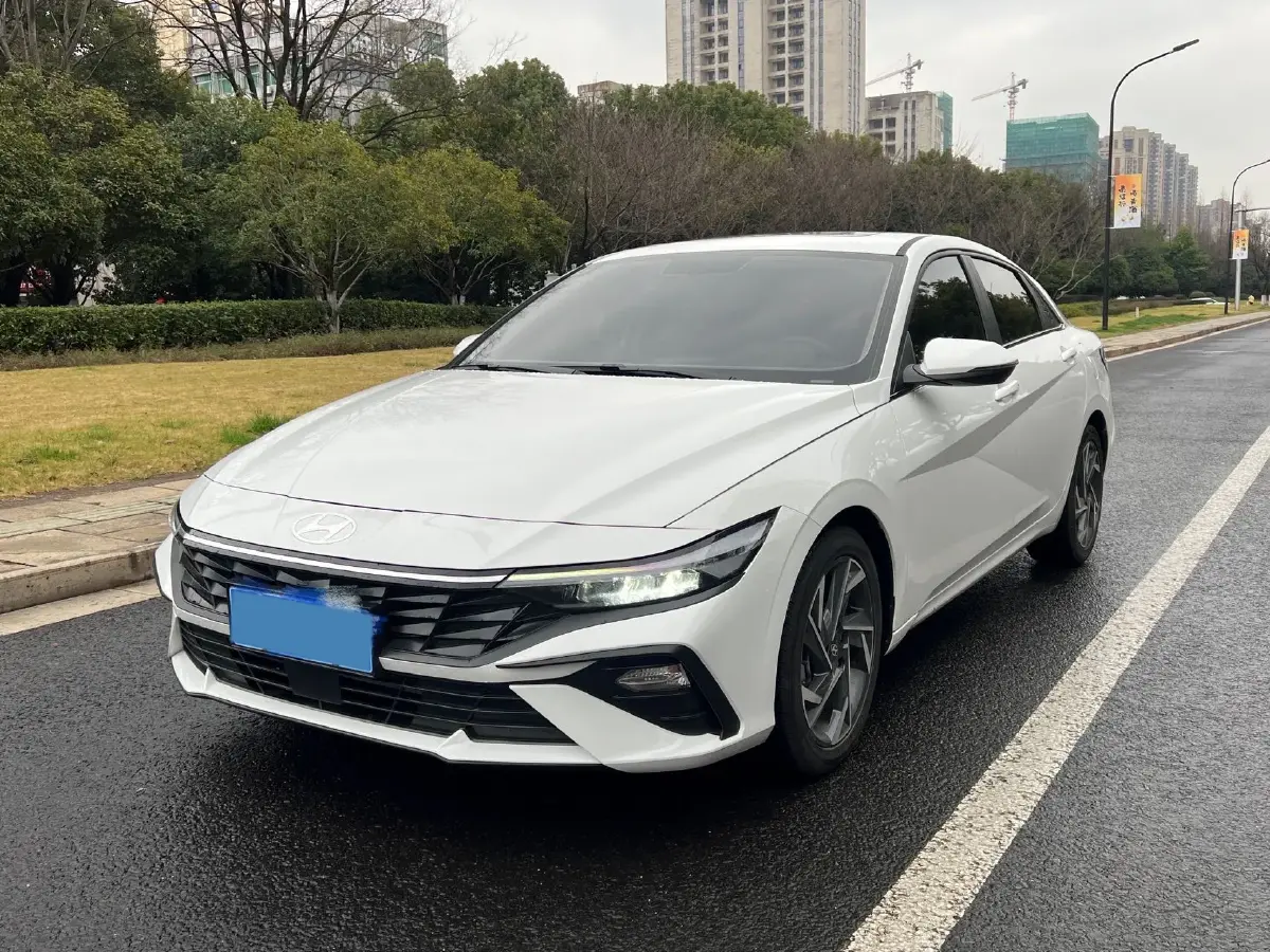 2023 Hyundai Elantra 1.5L 115HP L4 CVT