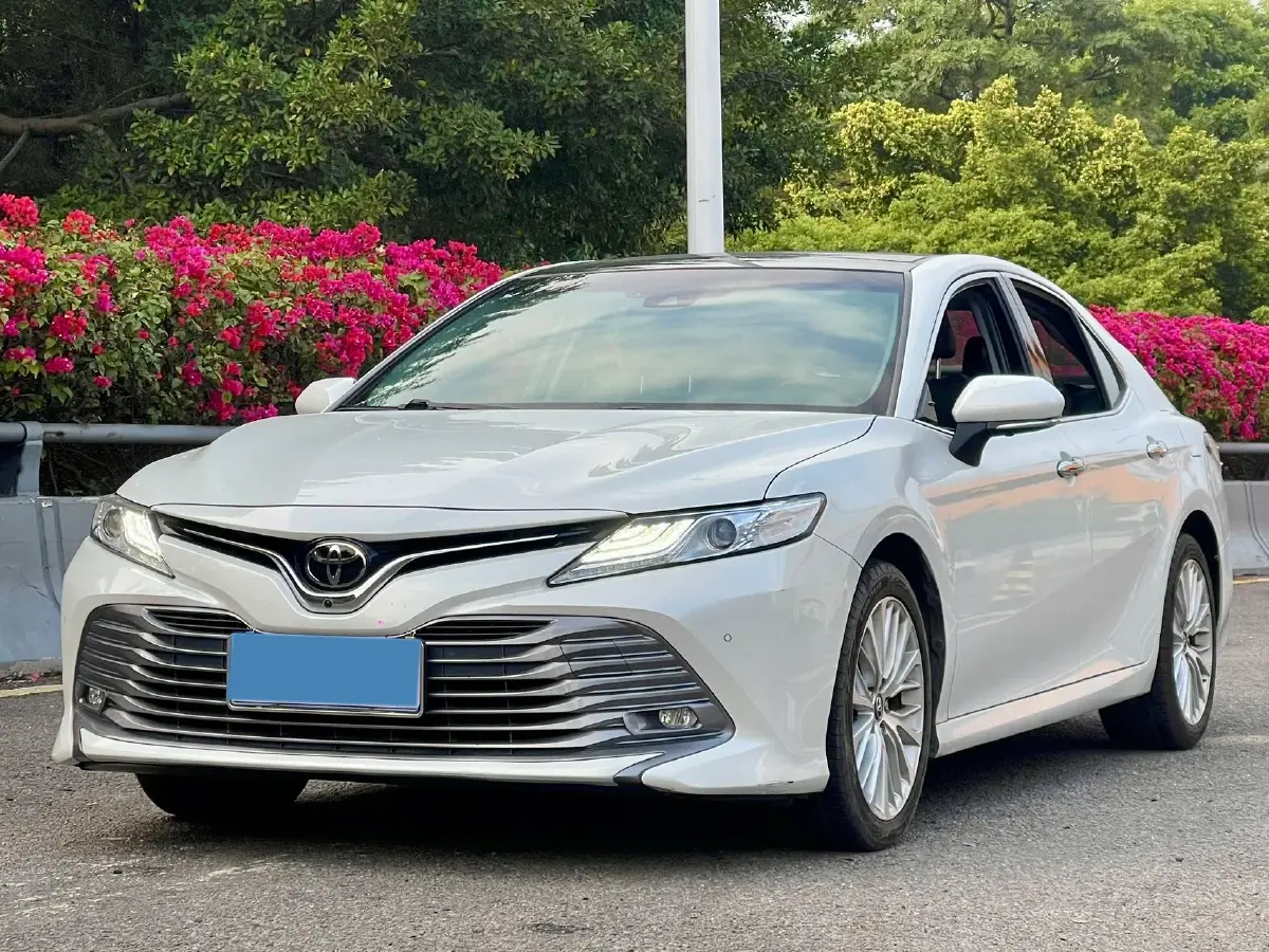 2019 Toyota Camry 2.5L 209HP L4 8AT