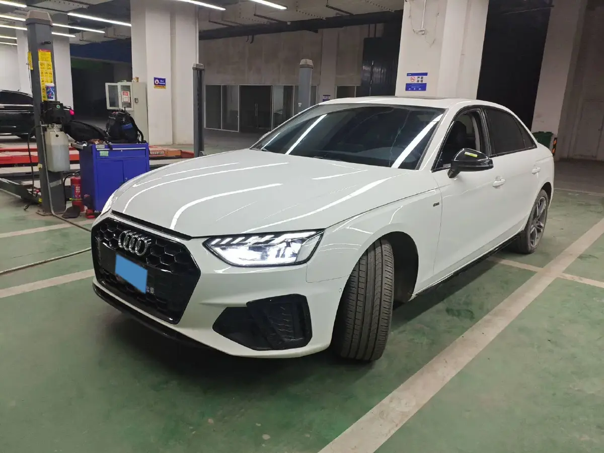 2022 Audi A4L 2.0T 190HP L4 7DCT