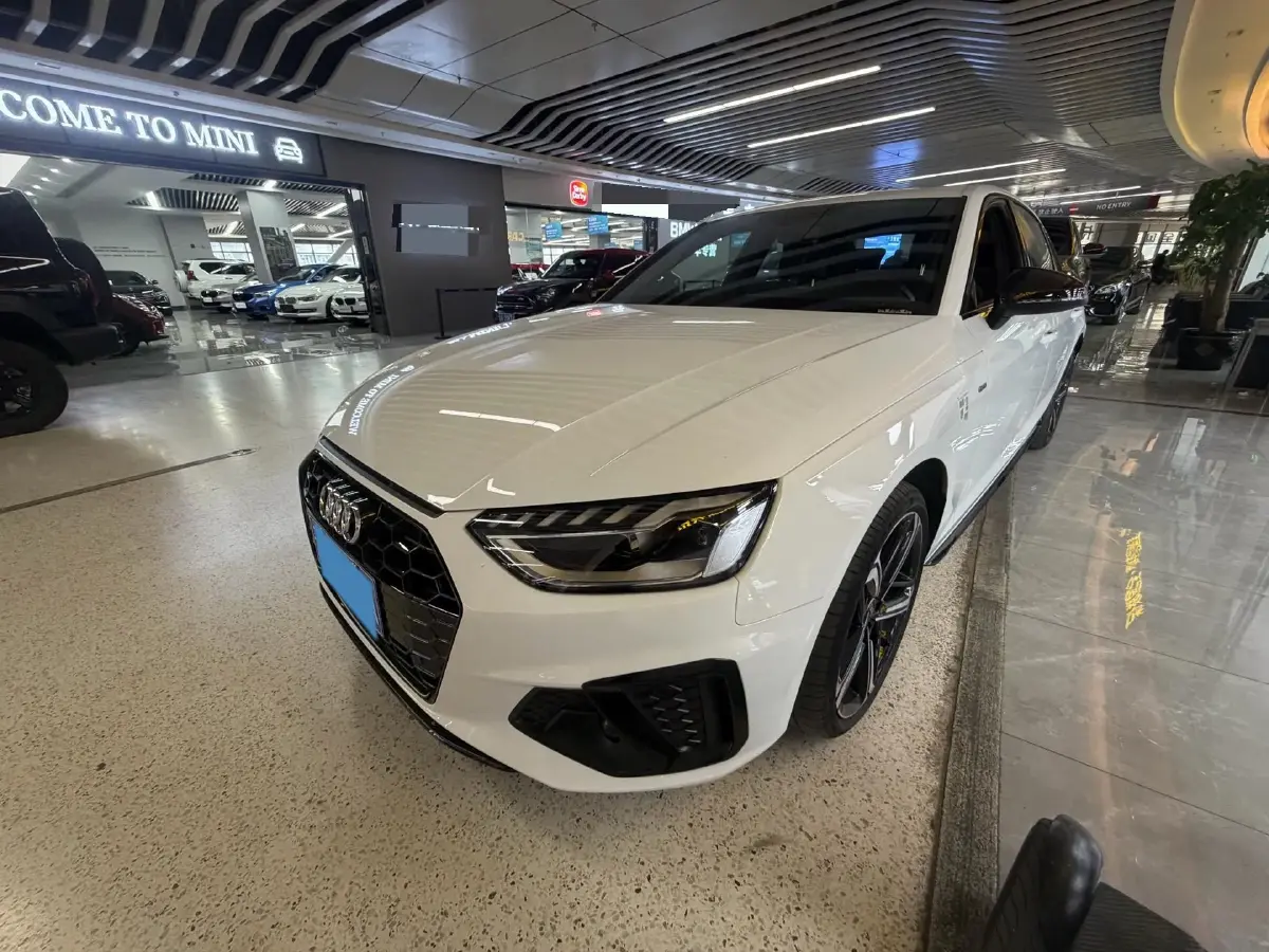 2024 Audi A4L 2.0T 190HP L4 7DCT