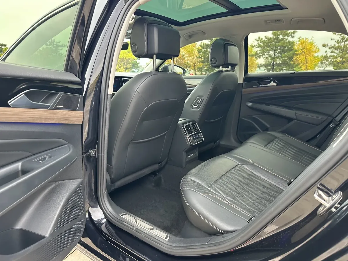 2019 Ford Taurus 2.0T 245HP L4 8AT,autocango,china used car exporter,china ev exporter,chinese used car exporter,chinese used ev exporter