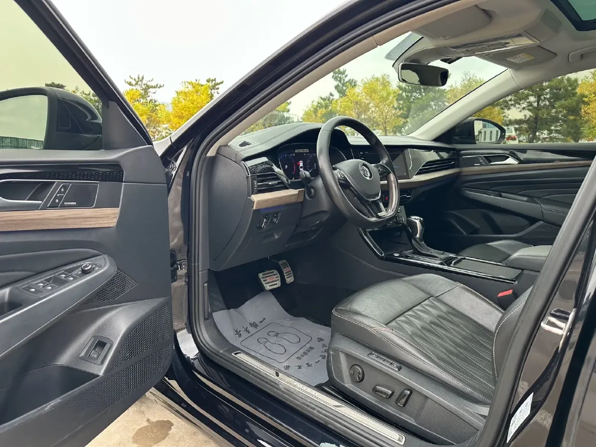 2019 Ford Taurus 2.0T 245HP L4 8AT,autocango,china used car exporter,china ev exporter,chinese used car exporter,chinese used ev exporter