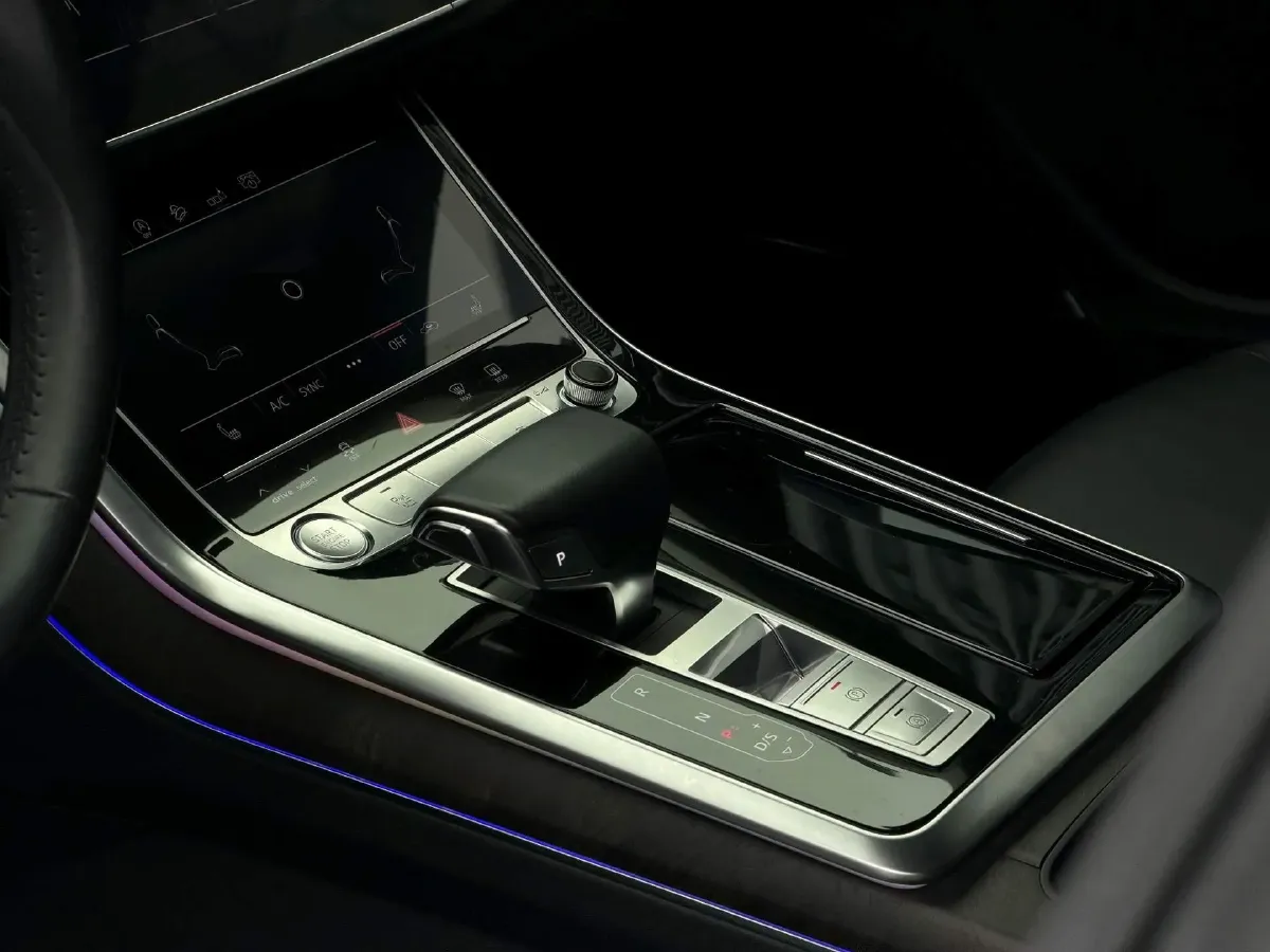 2019 Audi Q8 3.0T 340HP V6 8AT,autocango,china used car exporter,china ev exporter,chinese used car exporter,chinese used ev exporter