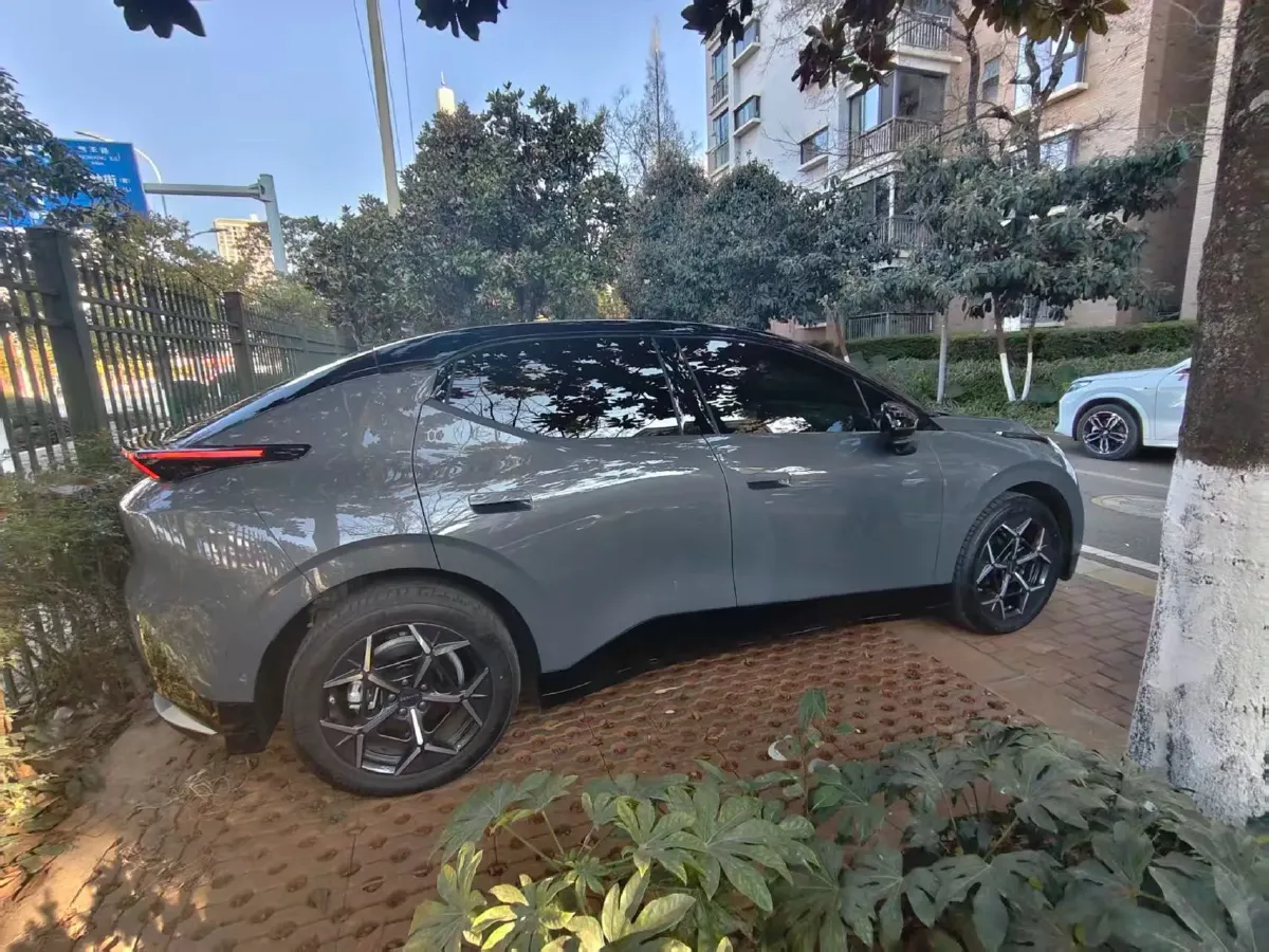 2025 Jetour Freeman 1.5T 184HP L4 7DCT,autocango,china used car exporter,china ev exporter,chinese used car exporter,chinese used ev exporter