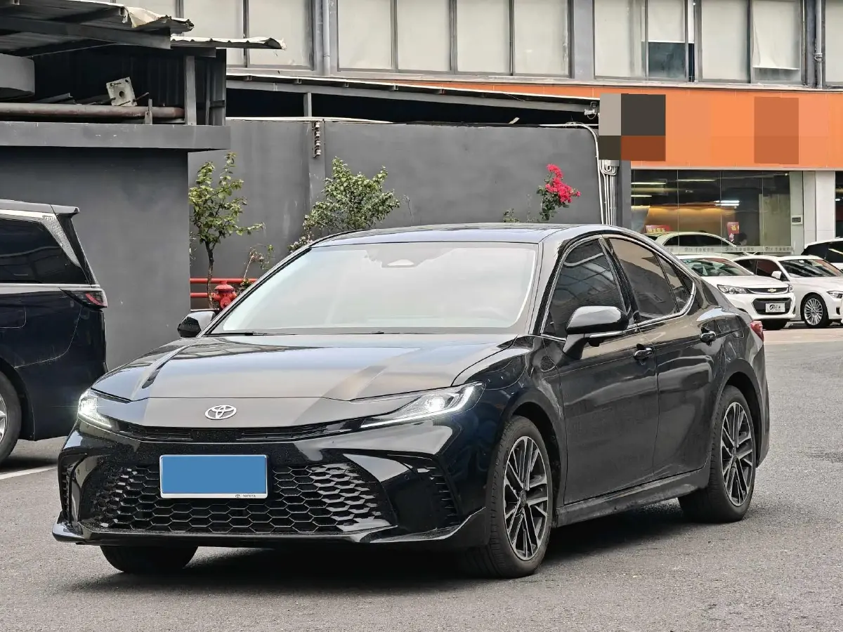 2026 Toyota Camry 2.0L 152HP L4 E-CVT Hybrid